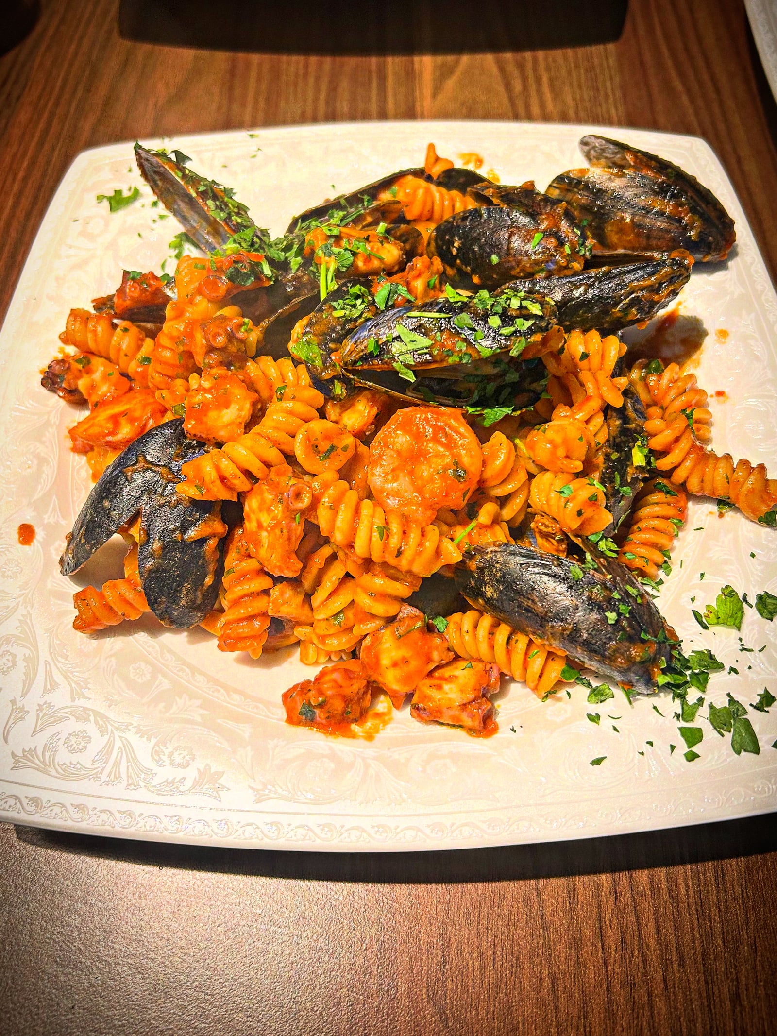 Pasta con cozze al sugo di pomodoro